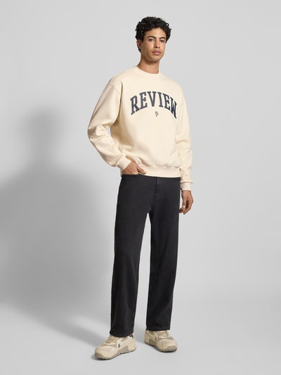 REVIEW Sweatshirt mit Varsiety Embleme Ecru 1