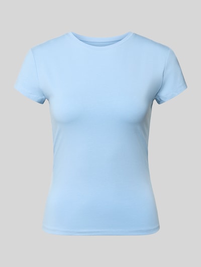 Produktfoto, T-Shirt mit Rundhalsausschnitt von REVIEW aus Baumwoll-Elasthan-Mix, Slim Fit, hellblau, glatte Oberfläche, neutraler Hintergrund