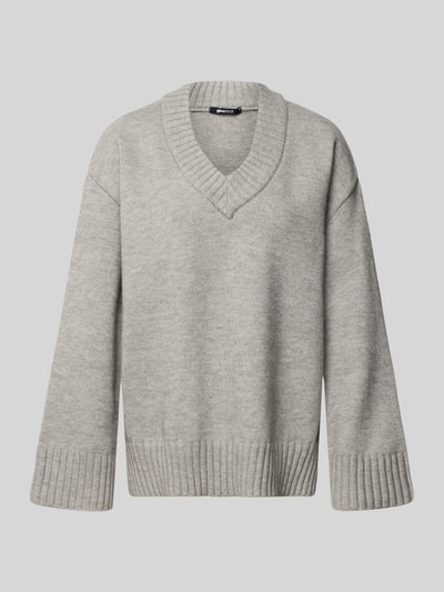 Produktfoto, Relaxed Fit Pullover in tricotlook met V-hals van Gina Tricot, dames, lichtgrijs, ruglengte maat S 63 cm, mouwlengte 53 cm