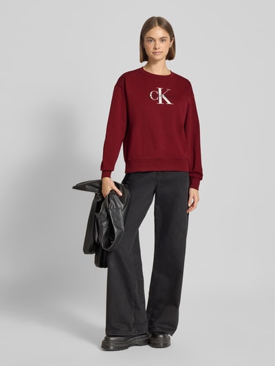 Calvin Klein Jeans Bluza z logo i okrągłym dekoltem Bordowy 1