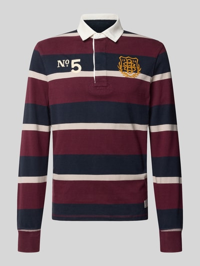 Produktfoto, Regular Fit Rugby Shirt mit Logo- und Motiv-Stitching von Superdry in Bordeaux und Dunkelblau, Reine Baumwolle, Polokragen, kurze Knopfleiste, Label-Patch, Rückenlänge bei Größe M 70 cm