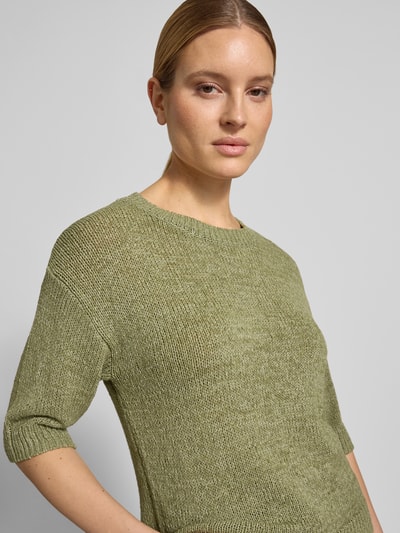 Vrouwenmodel draagt Relaxed Fit gebreide pullover uit katoenmix van s.Oliver BLACK LABEL, look: effen, ronde hals, 3/4-mouw, knitwear, Nahaufnahme bovenlichaam.