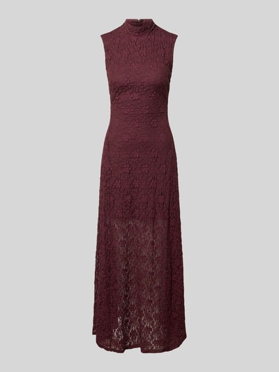 Produktfoto, Maxikleid mit Allover-Spitzenbesatz von ROTATE in Bordeaux, Slim-Fit, Elastischer-Material-Mix mit Baumwoll-Anteil, Stehkragen, Ärmelloses-Design, Gesamtlänge 144 cm, Brustweite 44 cm, texturierte Spitze.