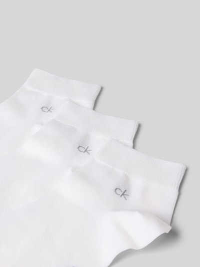 Produktfoto, drei Paar weiße Socken aus Baumwoll-Mix im 3er-Pack von CK Calvin Klein, glatte Textur, Herren Socken