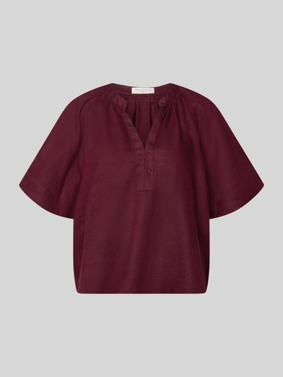 Produktfoto, Boxy Fit Leinenbluse mit V-Ausschnitt von Christian Berg Woman in dunklem Bordeauxrot, reine Leinenstruktur, kurze Ärmel