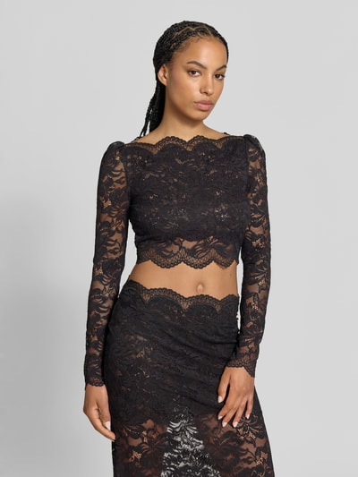 Kobiece model prezentuje Cropped Langarmbluse aus Spitze od Rabanne, elastyczna mieszanka materiałów, krój krótki, koronkowy, półprzezroczysty materiał, czarny, krój slim fit, całkowity widok przodu, Długość tyłu w rozmiarze 38: 40 cm, Długość rękawów w rozmiarze 38: 68 cm.