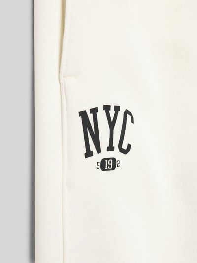 Productfoto, Stoffhose mit elastischem Bund van CHAMPION in crème met NYC-opdruk, rechte snit, katoenmengsel, steekzakken, tunnelkoord.