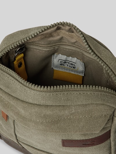 camel active Umhängetasche mit Label-Patch Modell 'Air cross' Khaki 5