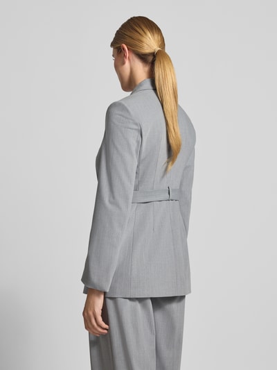 Vrouwenmodel draagt grijze lange blazer met Materiaalmix met viscose, slim fit, getailleerd, Reverskraag, Klepzak, knoopsluiting met strikdetail, ruglengte maat 36: 73 cm, borstwijdte maat 36: 44 cm, mouwlengte maat 36: 62 cm, Eleganter Blazer met Bindedetail van Style Icon Collection, volledig te zien van achteren