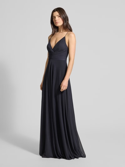Frauenmodel trägt Maxikleid in Wickel-Optik mit rückseitiger Schnürung von Jake*s Cocktail, Material-Mix mit Stretch-Anteil, A-Linie, dunkel, glatte Oberfläche, Ganzkörperansicht von vorne. Rückenlänge bei Größe 36: 135 cm, Brustweite bei Größe 36: 34 cm.