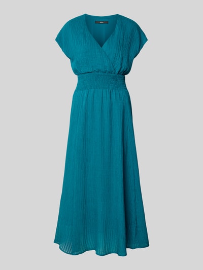 Produktfoto, Midikleid aus Viskose-Mix mit Smok-Details von zero, türkis, Strukturmuster, taillierter Schnitt, V-Ausschnitt in Wickel-Optik, Rückenlänge bei Größe 36: 130 cm, Brustweite bei Größe 36: 44 cm