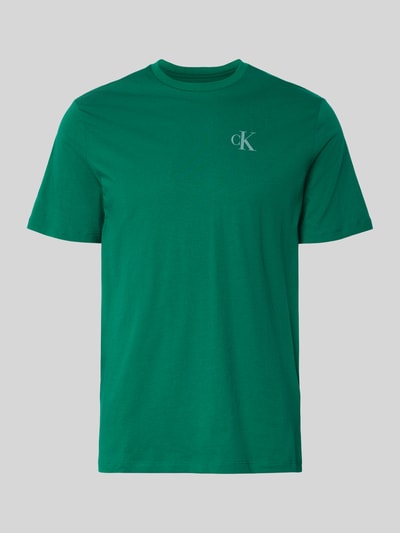 Produktfoto, Regular Fit T-Shirt mit Logo-Print von Calvin Klein Jeans in Grün aus reiner Baumwolle, Rundhalsausschnitt, Rückenlänge 68 cm
