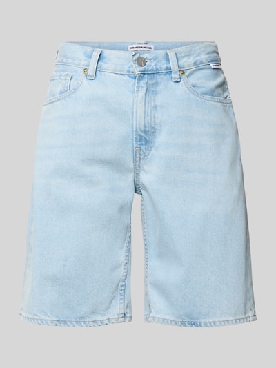 Produktfoto, hellblaue Regular Fit Jeansshorts aus reiner Baumwolle Modell 'THALINAA' von Armedangels, glatte Textur, Damen Jeansshorts