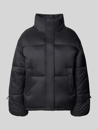 Produktfoto, Steppjacke mit Stehkragen Modell 'ALLIE' von NOISY MAY®, krój regular fit, czarny, tekstura pikowana, dwie kieszenie, długość tyłu w rozmiarze S: 69 cm, szerokość ramion w rozmiarze S: 60 cm, szerokość w rozmiarze S: 67 cm, długość rękawa w rozmiarze S: 56 cm
