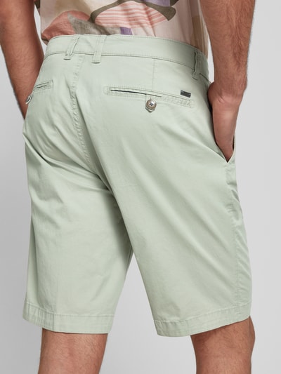bugatti Regular fit korte chino met ceintuurlussen, model 'Flat' Groen - 3
