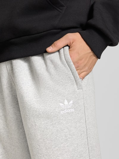 adidas Originals Spodnie dresowe z elastycznym ściągaczem Jasnoszary melanż 3