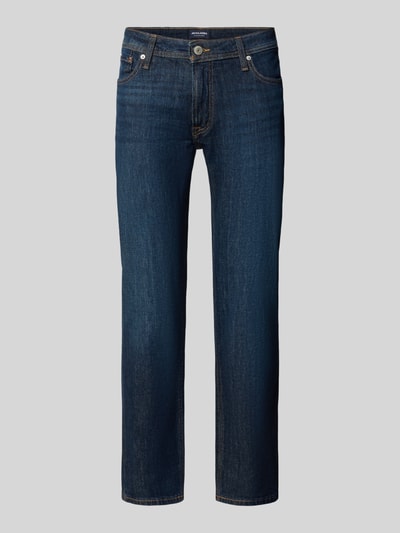Produktfoto, Wide Fit Jeans aus Baumwoll-Mix Modell 'Clark' von JACK & JONES in Dunkelblau mit Gürtelschlaufen, 5-Pocket-Design, strukturierte Denim-Oberfläche, Elastik-Anteil, Knopf- und Reißverschluss, Bundweite 42 cm und Innenbeinlänge 76 cm in Größe 32/32.