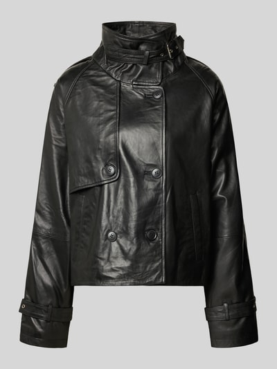 Produktfoto, schwarze Regular Fit Jacke in Leder-Optik Modell 'Zavic' von Gestuz, Stehkragen, doppelte Knopfleiste, glatte Struktur