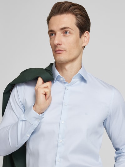 CK Calvin Klein Regular Fit Business-Hemd mit Kentkragen Modell 'Bari' Bleu 3