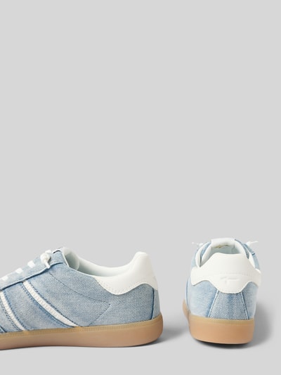 Produktfoto, Low Top Sneaker mit Allover-Muster von Tamaris aus Glattleder in Blau und Weiß, runde Schuhspitze, flache Sohle, Label Print, Schnürung