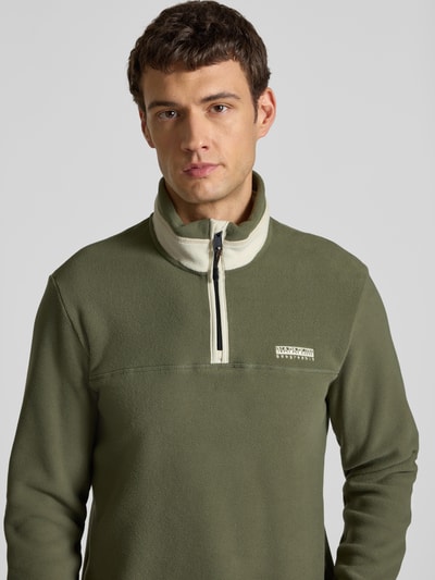 Napapijri Sweatshirt mit Label-Stitching Modell 'DERGANA' Oliv 3