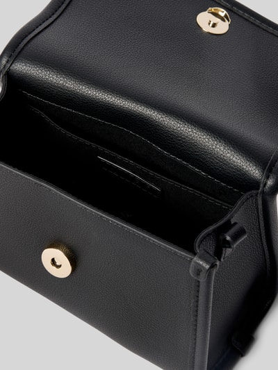 Produktfoto, schwarze Umhängetasche mit abnehmbarem Schulterriemen Modell 'Clioh_Top Handle' von HUGO für Damen, goldene Details, glatte Struktur