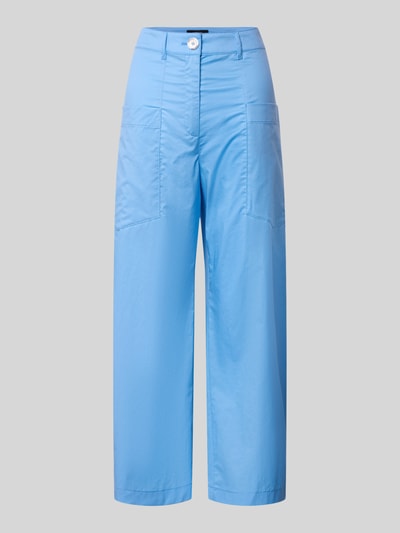 Produktfoto, Wide Fit Stoffhose mit aufgesetzten Taschen von Marc Cain in Hellblau, Baumwoll-Mix, sichtbare Struktur, verkürzte Passform