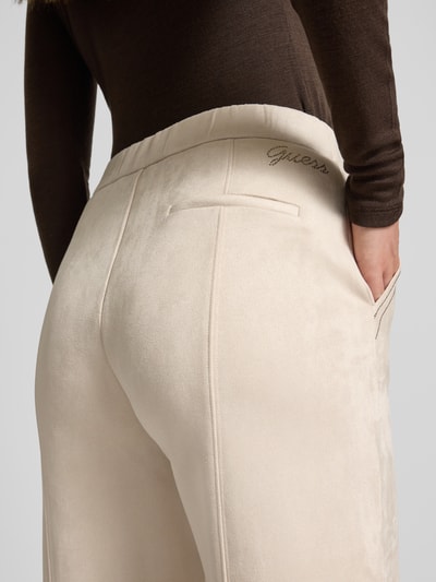 Guess Spodnie materiałowe z zakładkami Écru 3