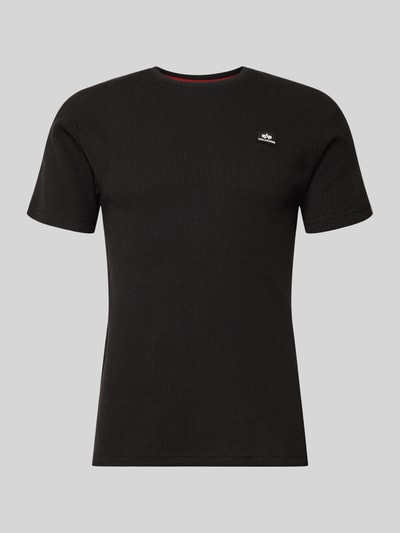 Produktfoto, schwarzes Herren T-Shirt mit Label-Patch von Alpha Industries aus Reine Baumwolle, körpernahe Passform, Rundhalsausschnitt