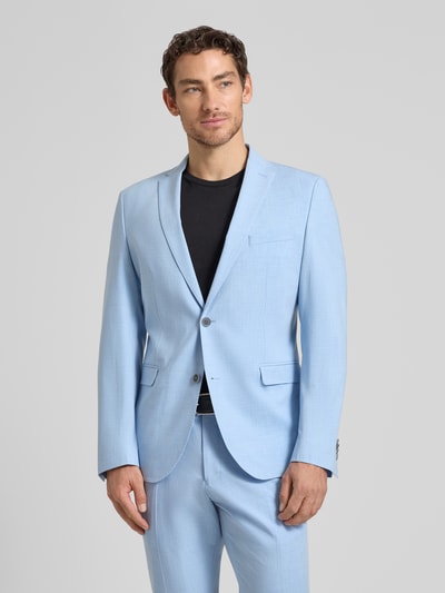Mannenmodel draagt Regular Fit Anzugsakko met viscose van s.Oliver BLACK LABEL in mêlee look met reverskraag, 2-knoopsluiting, lange mouw met kissing buttons, loopsplit, klepzakken, borstzak en binnenzak, voorkant bovenlichaam close-up.