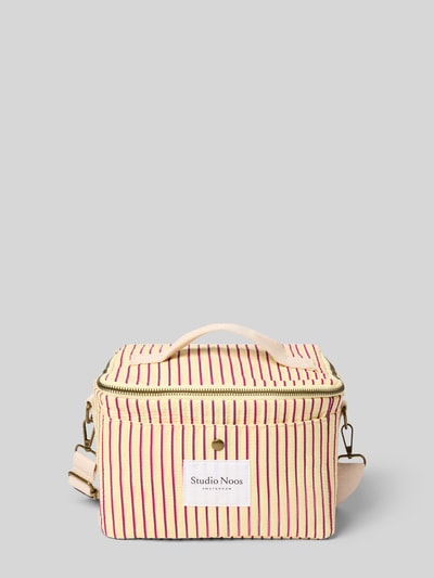 Produktfoto, Kühltasche mit Logo-Patch Modell 'Poplin' von STUDIO NOOS z beżowo-różowymi paskami, zdejmowany pasek na ramię, główna komora na zamek, Szerokość w rozmiarze 1: 25 cm, długość 16 cm, głębokość 17 cm, długość paska 94 cm