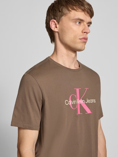Calvin Klein Jeans T-shirt met labelprint, model 'HERO' Lichtbruin - 3