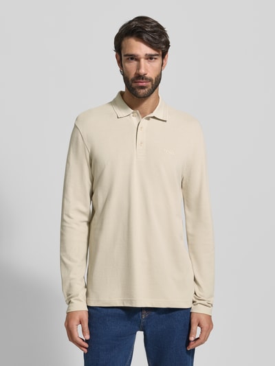 Męskimodel nosi Regular Fit Koszulka polo z czystej bawełny Model 'PLISY' od BOSS Green, efekt: jednolity kolor, wyhaftowane logo, kołnierzyk polo, dekolt henley, listwa guzikowa, długi rękaw, wykończenie: pika, materiał: bawełna, całopostaciowy widok z przodu.