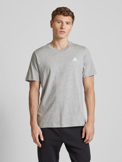 ADIDAS SPORTSWEAR T-Shirt mit Label-Stitching Hellgrau 4