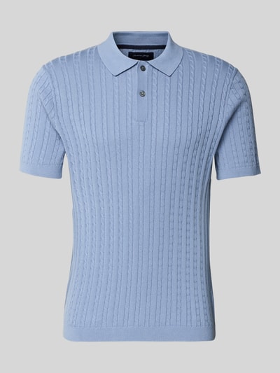Produktfoto, Slim Fit Poloshirt in Strick-Optik von Christian Berg Men, reine Baumwolle, hellblau, Polokragen, kurzärmeliges Design