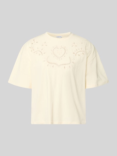 Produktfoto, T-Shirt mit Lochstickerei und Rundhalsausschnitt von Jake*s Casual z jasnej bawełny, krój regular fit, haft angielski, okrągły dekolt, długość tyłu w rozmiarze S: 50 cm