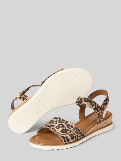 Produktfoto, Sandalen mit Allover-Muster von Tamaris in Optik:Allover-Muster mit Animal-Muster, Schuhspitze offen, Absatzform Keilabsatz, Applikation Label-Prägung, Verschluss Dornschließe, Sohle strukturiert