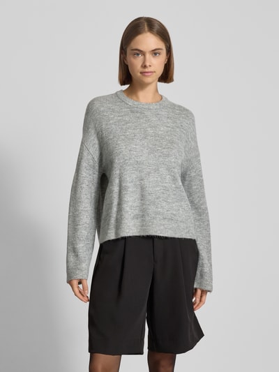 ONLY Sweter z dzianiny o kroju regular fit z okrągłym dekoltem model ‘SIMONI’ Średnioszary melanż 4