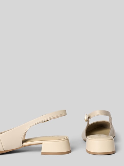 Produktfoto, Slingbacks aus Leder-Mix von Tamaris in Two-Tone-Optik mit spitzer Schuhspitze, Blockabsatz, Dornschließe und strukturierter Sohle.
