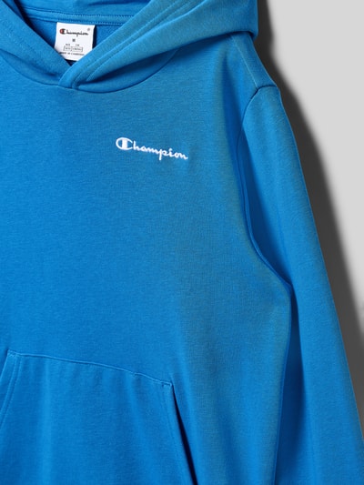 Produktfoto, Hoodie mit Label-Stitching Modell 'ICONS' von CHAMPION in Blau, Baumwollmischung, lockerer Schnitt, Kängurutasche, elastische Abschlüsse