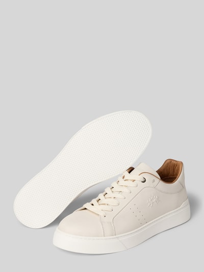 Produktfoto, sneakersy 'Sneaker aus echtem Leder mit Logo-Detail' von La Martina z naturalnej skóry, detal z logo, wiązanie, zaokrąglony krój, Wysokość obcasa w rozmiarze 44: 4 cm, Wysokość cholewki w rozmiarze 44: 8 cm, Szerokość cholewki w rozmiarze 44: 10 cm, jasny kolor, gładka tekstura