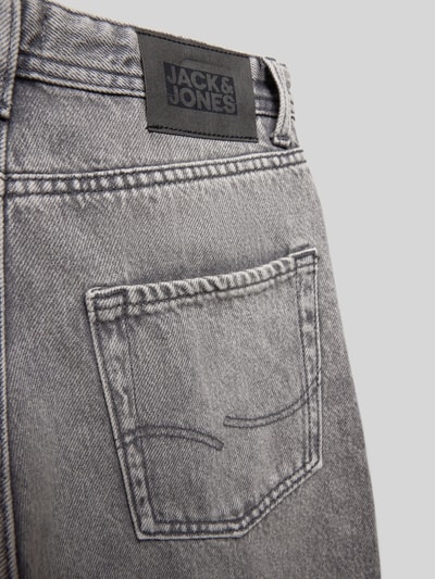 Produktfoto, graue Kinder Jeansshorts mit Eingrifftaschen Modell 'IRON' von Jack & Jones, reine Baumwolle, Nahaufnahme Gesäßtasche