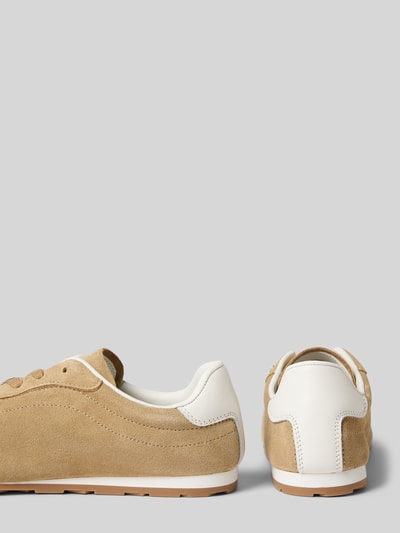 Produktfoto, Low Top Sneaker aus reinem Rindsleder von Tommy Hilfiger, Optik: Unifarben, Veloursleder, strukturierte Sohle, Logo-Detail, flach, abgerundet