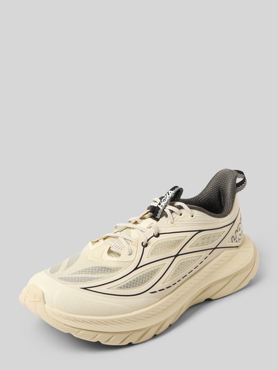 Produktfoto, Sneaker mit Label-Details und profilierter Sohle von HOKA in abgerundeter Form, Schnürverschluss, cremefarbenes Mesh, Absatzhöhe 6 cm, Schafthöhe 8 cm, Schaftweite 5 cm, Herren Sneaker