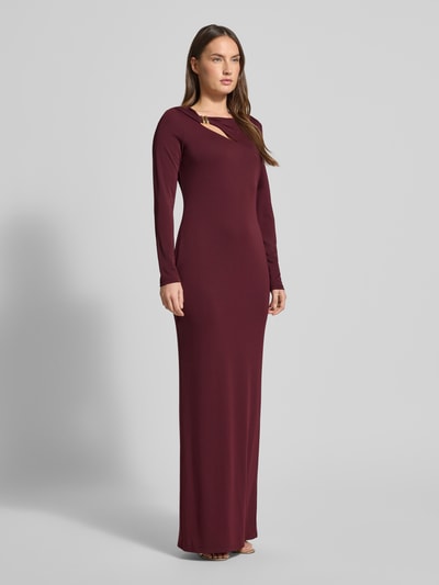 Frauenmodel trägt Abendkleid mit Cut-Out und Knotendetail Modell 'BURLINCE' von Lauren Ralph Lauren im Material-Mix mit Stretch-Anteil, Gerader-Schnitt, bordeauxrot, Ganzkörperansicht von vorne.