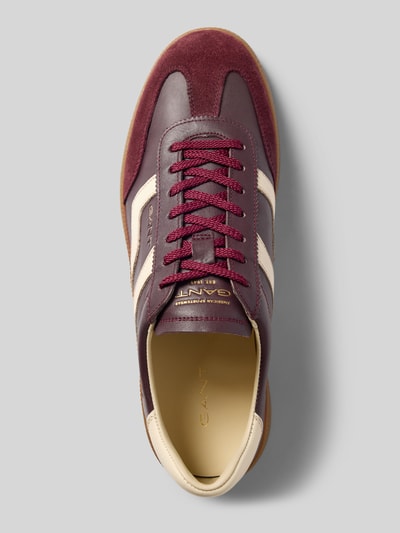Produktfoto, Sneaker aus echtem Leder Modell 'Cuzmo' von GANT in Bordeaux und Creme mit Wildleder-Textur, Herren Sneaker von GANT