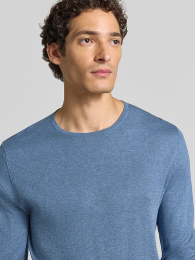 Christian Berg Men Sweter z dzianiny z bawełny z okrągłym dekoltem Jeansowy niebieski melanż 3