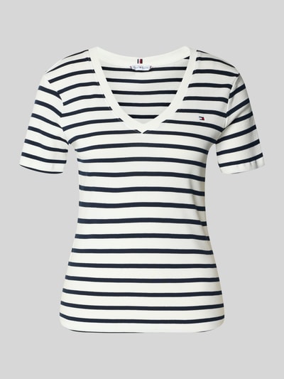 Produktfoto, Slim Fit T-Shirt aus reiner Baumwolle von Tommy Hilfiger, efekt: jednolity kolor, krój slim fit, wyhaftowane logo, dekolt w serek, krótki rękaw, dżersej, bawełna