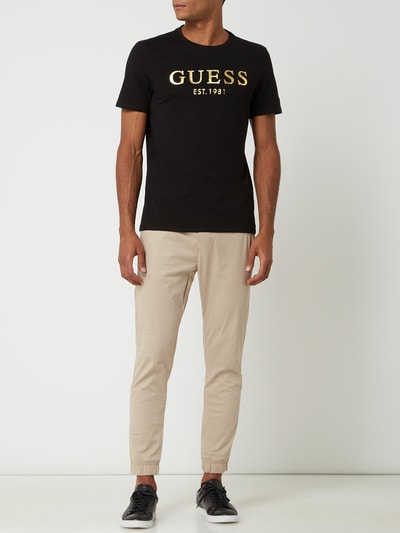 Guess T-shirt z nadrukiem z logo — wyłącznie w naszej ofercie Czarny 1