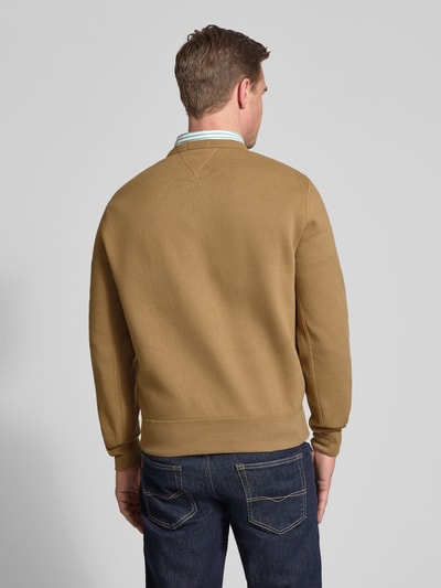 Männermodel trägt Regular Fit Sweatshirt aus Baumwoll-Mix von Polo Ralph Lauren, Optik: Unifarben, Ganzkörperansicht Rückansicht.